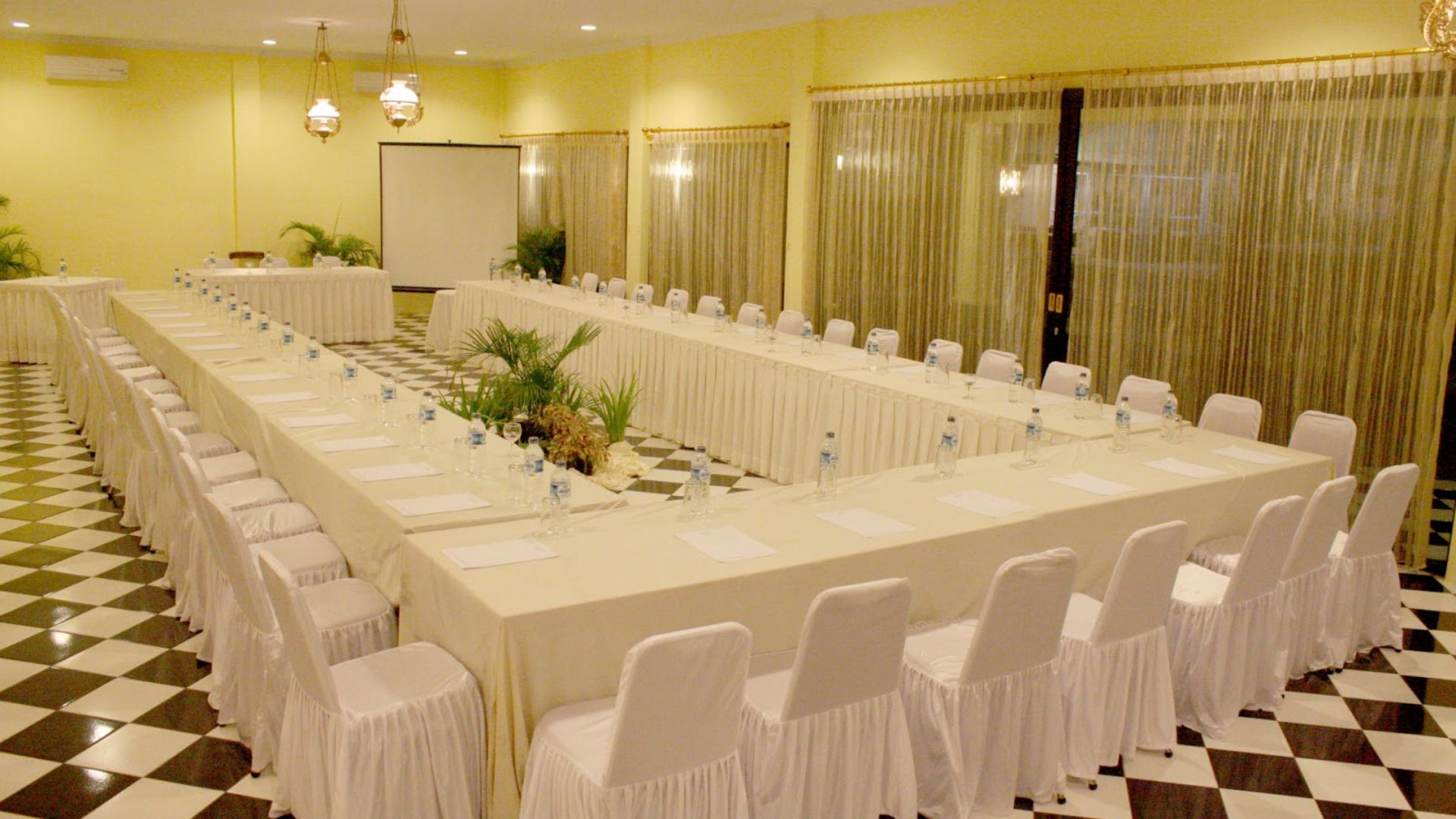 meeting-tasneem-samping.jpg