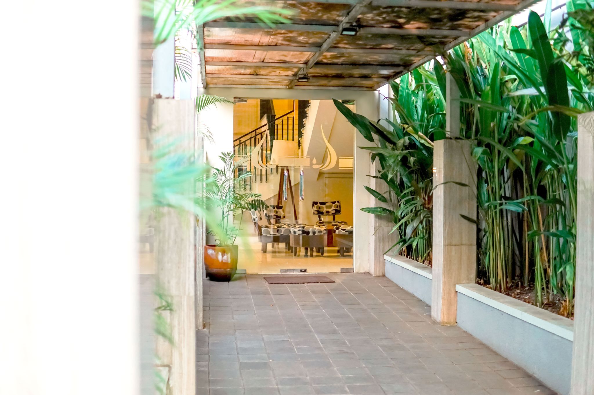tasneem-hotel-side-entrance